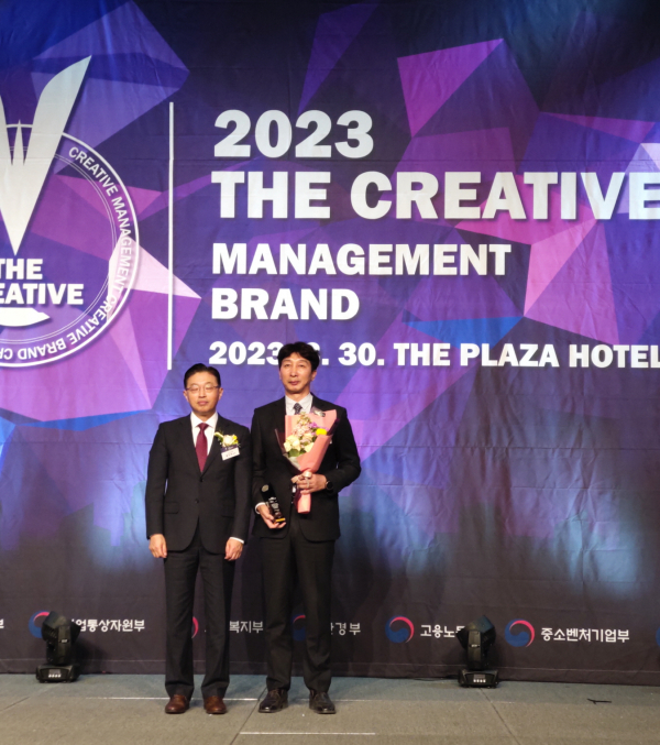 왼쪽 황인태 심사위원장, 오른쪽 이순종 공주시 부시장