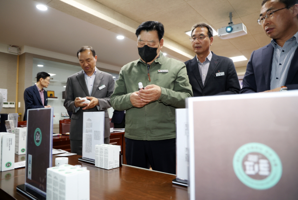 지난 3일 군청 소회의실에서 열린 ‘태안군 해양치유자원 상용화 연구용역 최종보고회’ 모습.