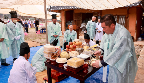 원홍주 등 6군상무사 한식 속절제 개최 모습