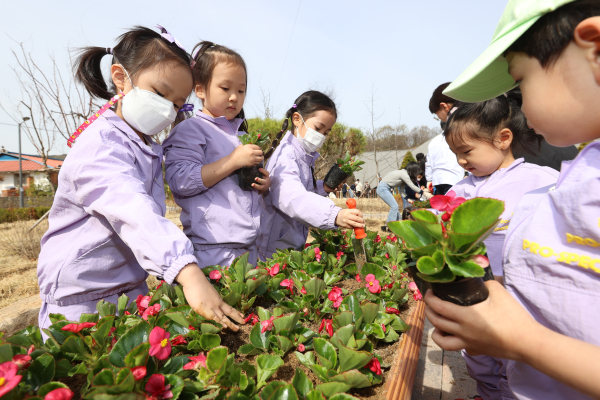 제78회 식목일 나무 심기 행사 개최 모습