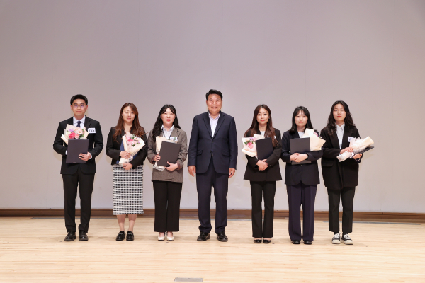 '제51회 보건의 날 기념식'에서 유공자 표창 단체사진