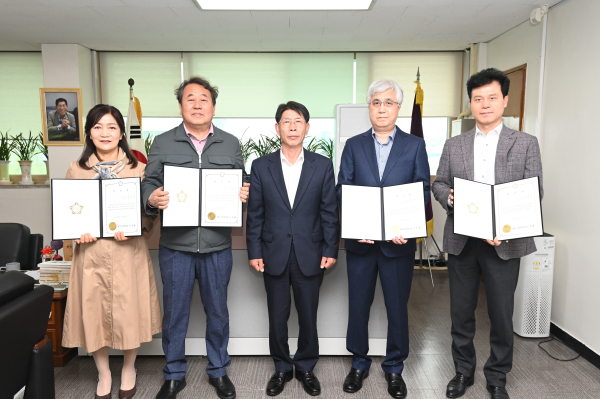 6일 의장실에서 2022회계연도 결산검사위원 위촉식 진행 모습