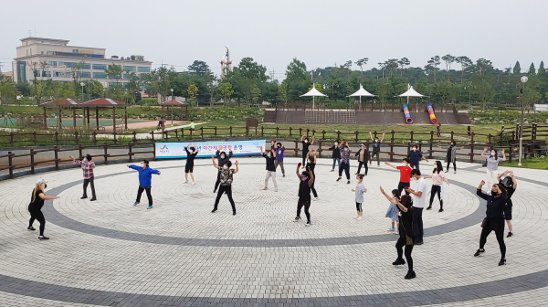 지난 2020년 동문근린공원에서 열린 야간체조광장 모습