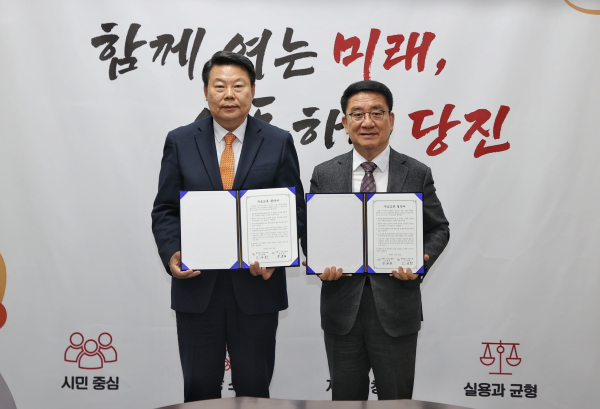 구로구 우호 교류협약 (왼쪽부터 오성환당진시장, 문헌일 구로구청장 )