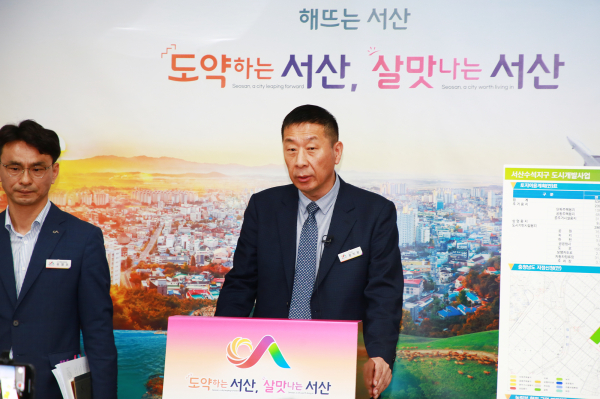 20일 시청 브리핑룸에서 문익정 도시과장이 수석지구 도시개발사업과 관련해 브리핑을 열고 추진 계획 발표