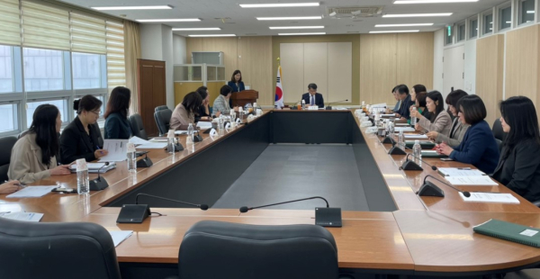 충청남도교육청유아교육위원회 회의 모습