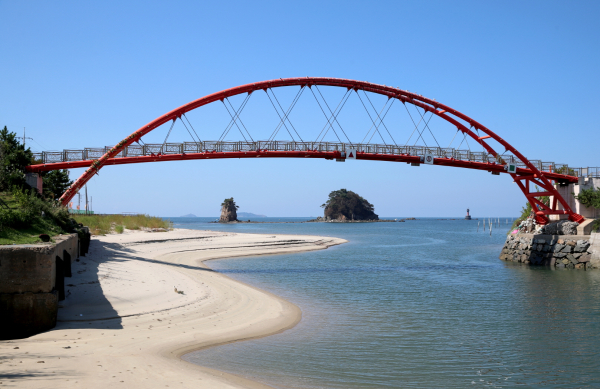 태안 안면읍 방포항 꽃다리 모습.