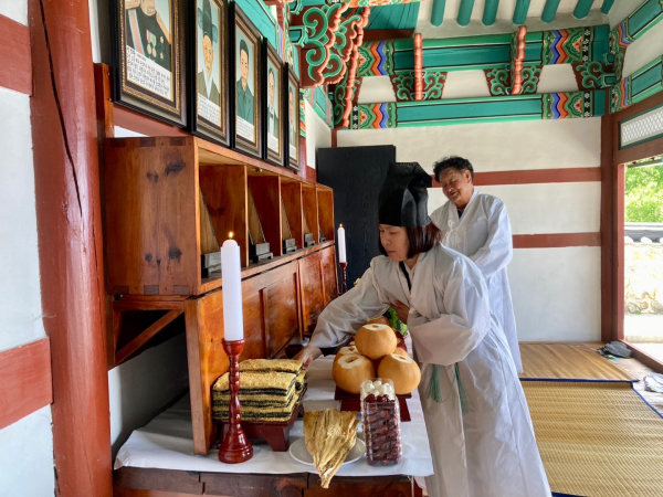 충렬사 제향 향사 모습