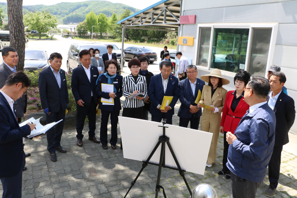 부여군의회 부소산 봄나들이 축제 맞이 환경정화 활동