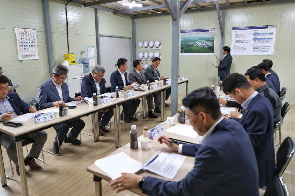 스마트 축산 ICT 시범단지 현장 시찰 (추진내용 보고 진행)