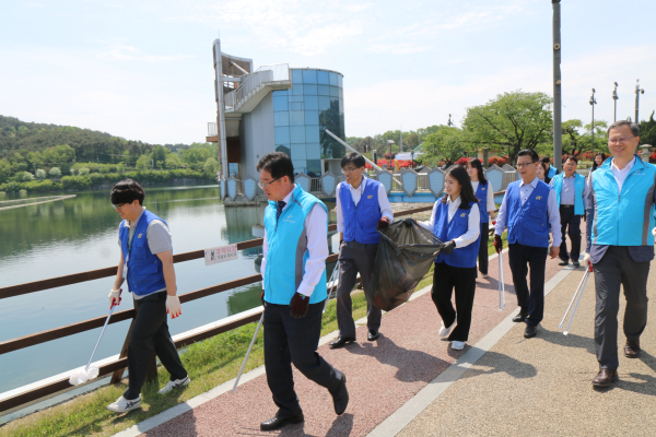 탑정호 플로깅 실시 모습