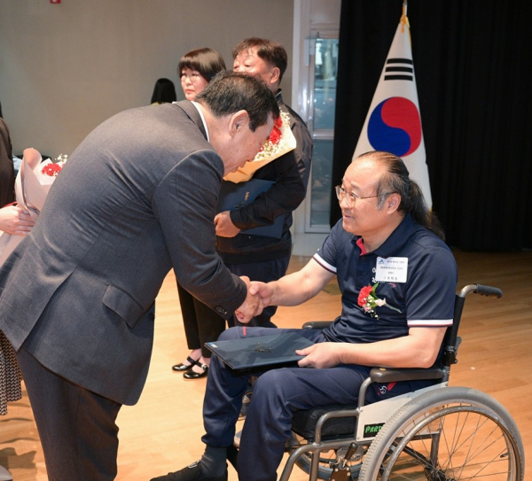어버이날 기념행사 유공자 시상식 모습