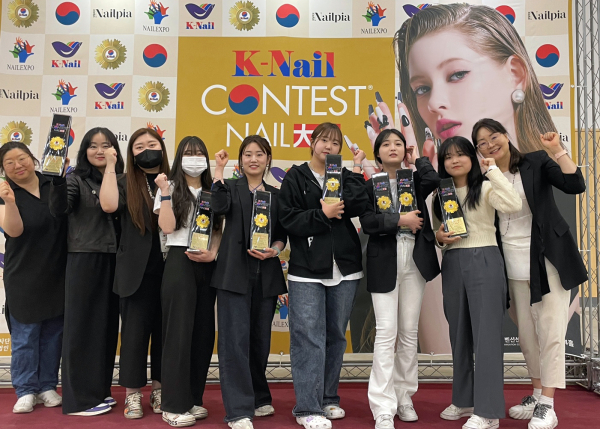 제1회 K-nail  CONTEST NAIL 대회(사단법인 대한미용사회주최)에 참가하여 우수상 성적