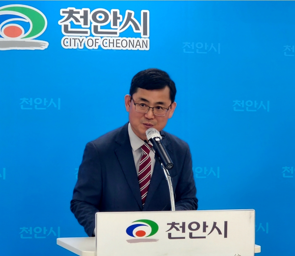 브리핑하는 최종윤 농업기술센터소장/박동혁 기자