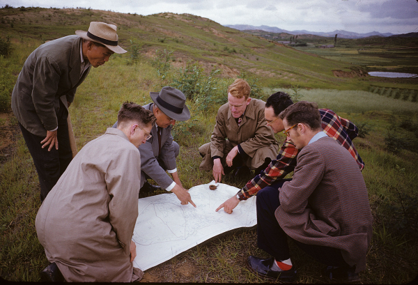 1953년 대학설립위원 한남대학교(옛 대전대학) 대학부지 선정 모습(사진 맨오른쪽이 서의필 선교사)