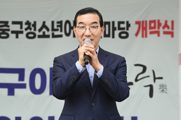 지난 13일 우리들공원에서 열린 ‘2023년 중구청소년어울림마당 와락’ 개막식에서 김광신 청장 인사말 모습