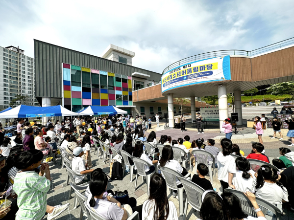 청소년어울림마당 야외 무대 행사 모습