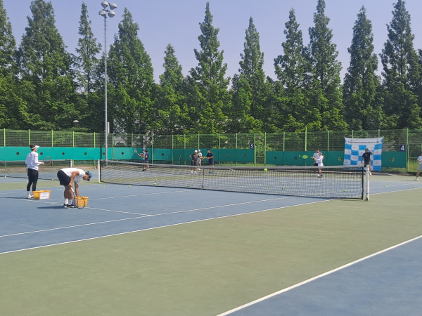 세종시 고향사랑기부자 6명과 테니스레슨 진행 모습