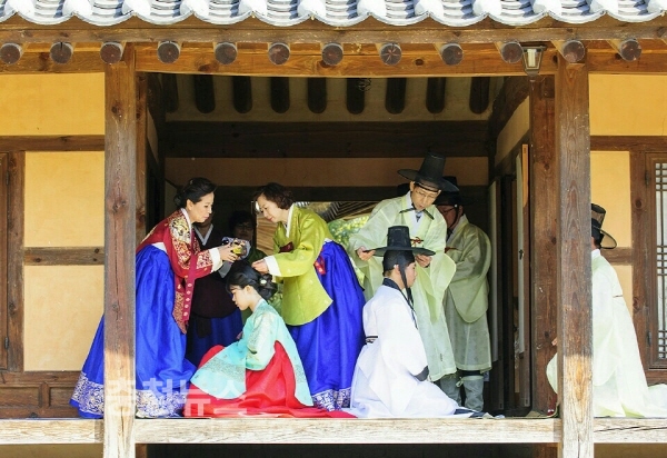 김태임 지부장, 관자 유서현, 계자 정소영 관·계례 / 충청뉴스 최형순 기자