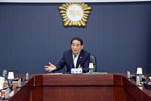 당진시의회, 송악중고 앞 도로 교통 체계개선 협의회 진행 모습