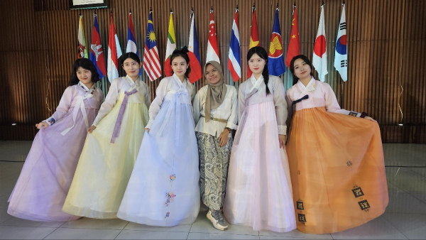 ‘제18회 아세안 및 제8회 아세안 유스 포럼’에서 공연예술콘텐츠학과 학생들 공연 현장 모습