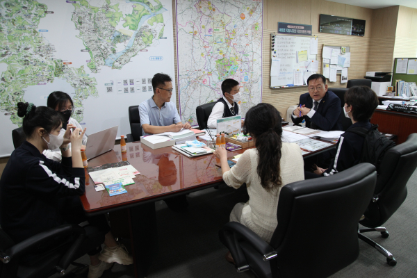 유인호 의회운영위원장_해밀고학생면담