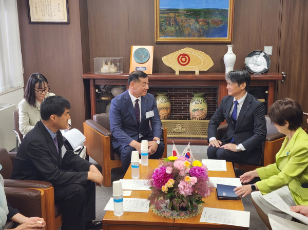 최원철 공주시장이 일본 자매도시 등을 방문해 ‘2023 대백제전’ 홍보활동 모습 (야마구치시 방문)