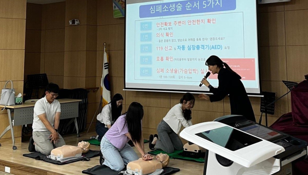 심폐소생술 교육 모습