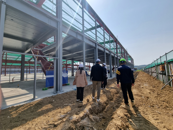 지난 15일 충청남도 사회재난과, 서산시청 안전총괄과, 원스톱허가과 담당자와 민간안전관리자문위원이 성연면 증축공사 현장에서 우기대비 합동점검 모습