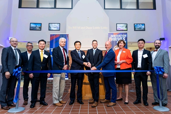 '한국 및 동아시아센터' 개소식에 참석한 한남대 이광섭 총장과 프레스비테리안대학 매튜 반덴버그 총장(우측 다섯 번째)