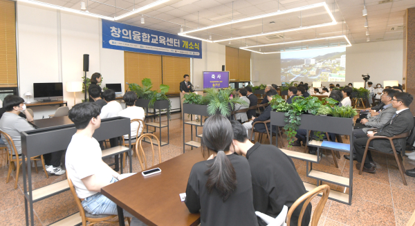 백석문화대 창의융합교육센터 개소식에서 송기신 총장이 축사를 하고 있다.