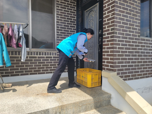 이웃들에게 도시락을 배달하는‘행복한 진짓상’ 활동 모습