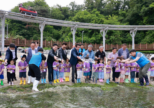 ‘바다를 부탁해’ 환경 캠페인 (치어방류 행사 모습)