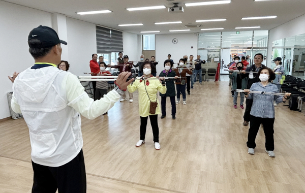 지난 5월 23일 안면읍 치매안심거점센터에서 진행된 치매예방교실 모습.