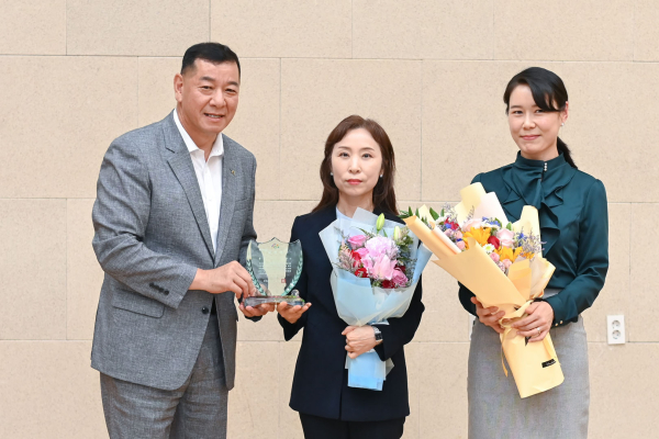 지방세정 종합평가 우수기관 선정 수상 모습