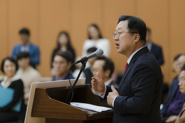 대전시민교향악단 창단식에서 이장우 대전시장 축사 모습