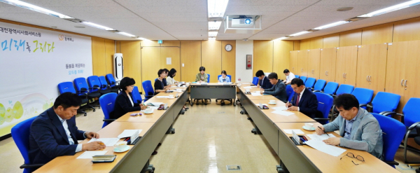 대전시사회서비스원이 5개 자치구와의 협력을 위한 소통의 자리로 김광신 중구청장 및 주요 직위자와 만남의 시간을 가졌다.