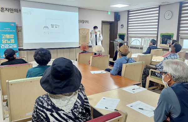 7일 태안군보건의료원 방문보건실에서 진행된 ‘고고고 프로그램’ 모습.