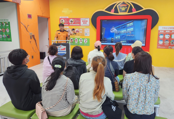 지난 8일 태안소방서 소방안전체험 시설에서 진행된 소방안전 체험교실 모습.
