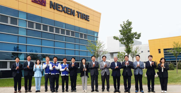 체코를 방문 중인 김진표 국회의장은 8일 자테츠에 위치한 넥센타이어 공장을 찾았다.