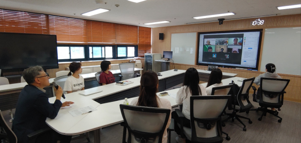 3단계산학연협력선도대학육성사업단(LINC 3.0)은 8일 인도네시아 텔콤대학교와 온라인으로 글로벌 ESG 캡스톤디자인 프로그램을 진행했다.
