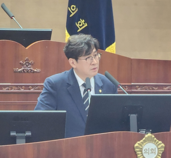 5분 발언을 하는 이상구 천안시의원/박동혁 기자