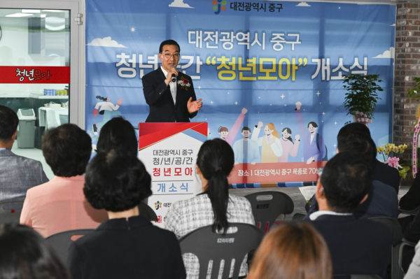 지난 8일 중촌동 청년공간 ‘청년모아’ 개소식에서 인사말하는 김광신 구청장