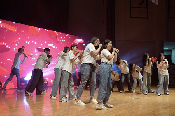 지난 8일 목원대 콘서트홀에서 열린 체험교양교과 음악회에서 학생들이 공연을 하고 있다.