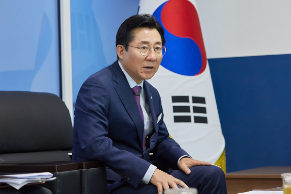 박경귀 시장 이순신고등학교 방문 장면