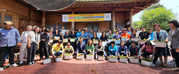 도시민 대상으로 기초원예 교육 진행 모습