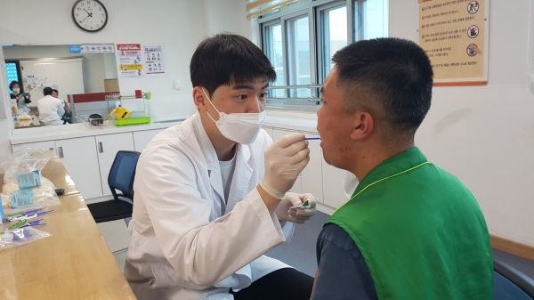 구강보건주간 기념 진료 서비스 진행 모습