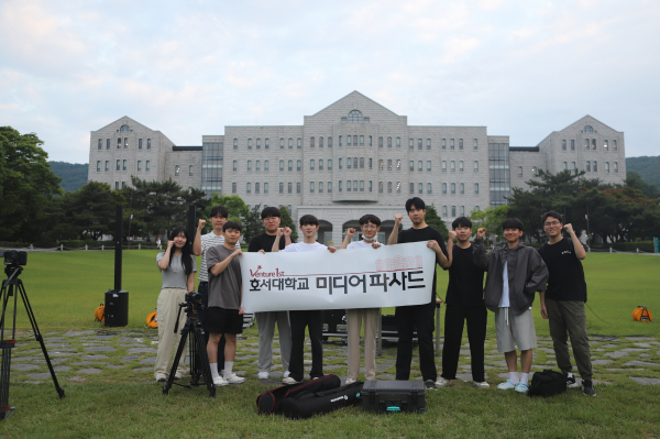 미디어파사드 상영 기념사진/호서대 제공