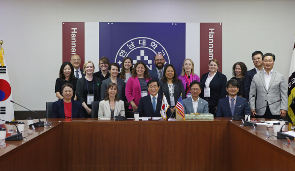 미국 풀브라이트 AIEA 방문단 한남대 방문 기념 단체사진