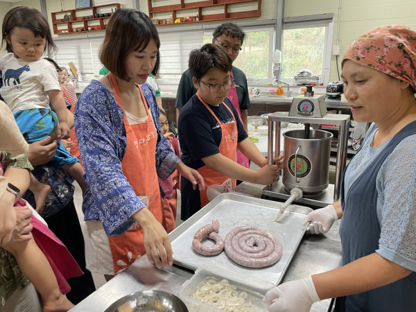 팜파티 행사는 유기농 재료로 직접 음식을 만들어 먹을 수 있다